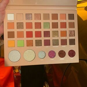 Neutral & Warm Eyeshadow Palette with Shimmer Highlights - Pink Beige Tones